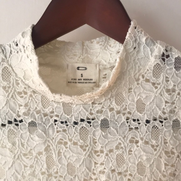 Sheer Lace Mock Neck Tank Top - Picture 2 of 3